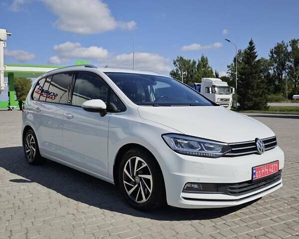 Белый Фольксваген Туран, объемом двигателя 1.6 л и пробегом 239 тыс. км за 15400 $, фото 1 на Automoto.ua