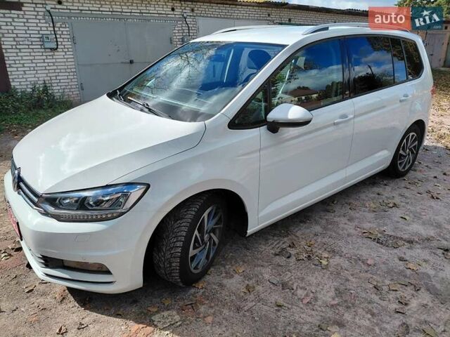 Белый Фольксваген Туран, объемом двигателя 1.6 л и пробегом 240 тыс. км за 16500 $, фото 1 на Automoto.ua