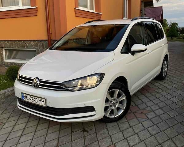 Белый Фольксваген Туран, объемом двигателя 1.6 л и пробегом 124 тыс. км за 17500 $, фото 1 на Automoto.ua