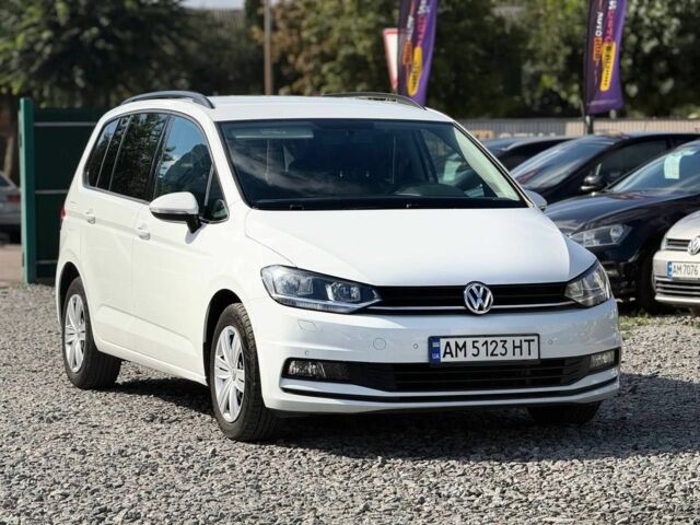 Белый Фольксваген Туран, объемом двигателя 2 л и пробегом 247 тыс. км за 16800 $, фото 1 на Automoto.ua