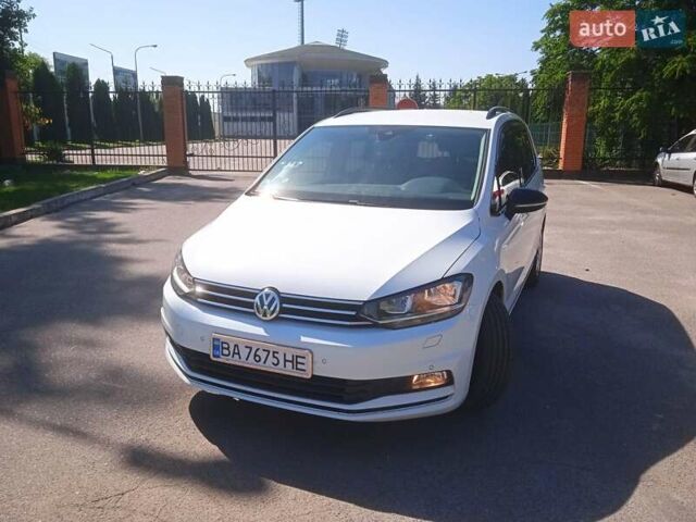 Білий Фольксваген Туран, об'ємом двигуна 1.6 л та пробігом 215 тис. км за 17550 $, фото 1 на Automoto.ua