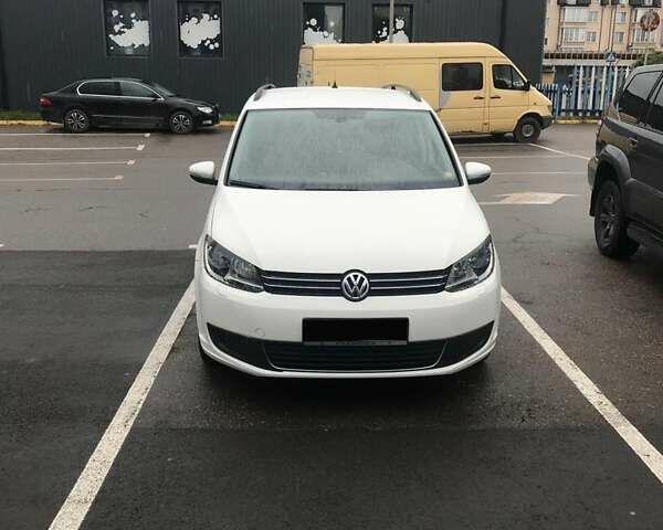 Білий Фольксваген Туран, об'ємом двигуна 1.6 л та пробігом 235 тис. км за 9500 $, фото 1 на Automoto.ua