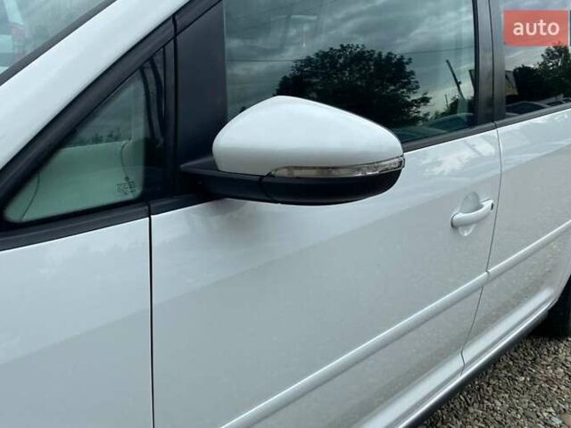 Белый Фольксваген Туран, объемом двигателя 1.6 л и пробегом 187 тыс. км за 10200 $, фото 1 на Automoto.ua