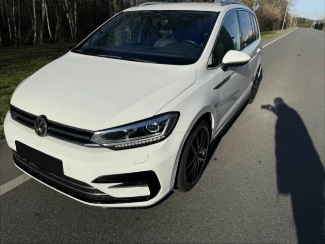 Білий Фольксваген Туран, об'ємом двигуна 1.5 л та пробігом 49 тис. км за 5600 $, фото 1 на Automoto.ua