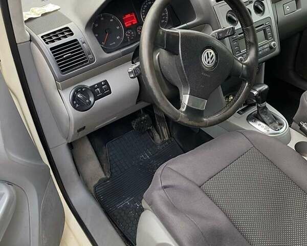 Бежевый Фольксваген Туран, объемом двигателя 2 л и пробегом 266 тыс. км за 6650 $, фото 1 на Automoto.ua