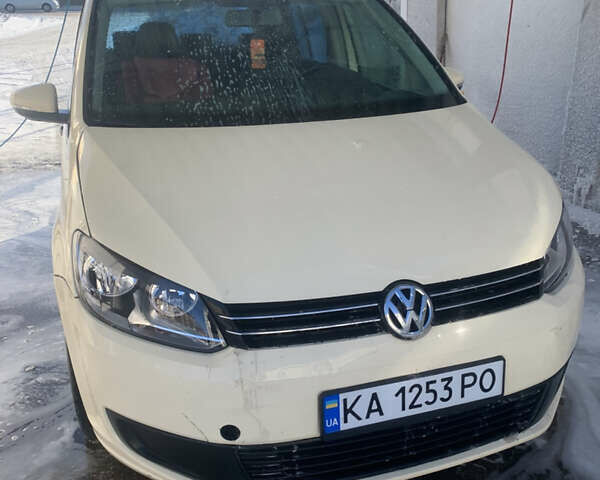 Бежевий Фольксваген Туран, об'ємом двигуна 1.6 л та пробігом 240 тис. км за 7000 $, фото 1 на Automoto.ua