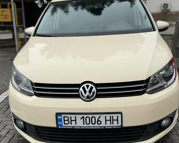 Бежевий Фольксваген Туран, об'ємом двигуна 1.97 л та пробігом 364 тис. км за 8250 $, фото 1 на Automoto.ua