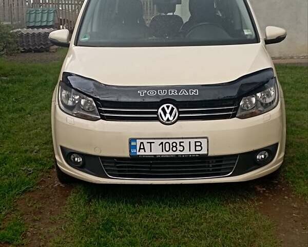 Бежевый Фольксваген Туран, объемом двигателя 1.97 л и пробегом 257 тыс. км за 9200 $, фото 1 на Automoto.ua