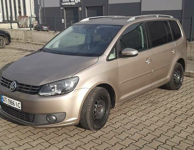 Бежевий Фольксваген Туран, об'ємом двигуна 1.6 л та пробігом 251 тис. км за 12500 $, фото 1 на Automoto.ua