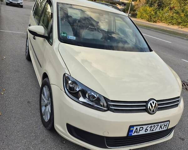 Бежевый Фольксваген Туран, объемом двигателя 1.97 л и пробегом 375 тыс. км за 9999 $, фото 1 на Automoto.ua