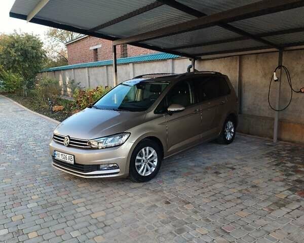 Бежевий Фольксваген Туран, об'ємом двигуна 2 л та пробігом 276 тис. км за 18300 $, фото 1 на Automoto.ua