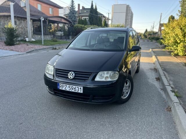 Черный Фольксваген Туран, объемом двигателя 2 л и пробегом 400 тыс. км за 2450 $, фото 1 на Automoto.ua