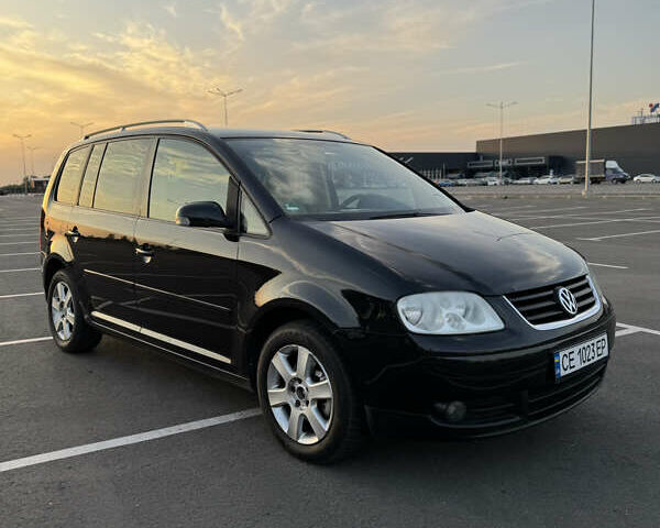 Черный Фольксваген Туран, объемом двигателя 1.6 л и пробегом 253 тыс. км за 5500 $, фото 1 на Automoto.ua