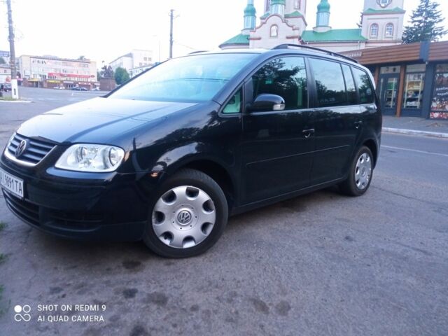 Черный Фольксваген Туран, объемом двигателя 1.6 л и пробегом 267 тыс. км за 6800 $, фото 1 на Automoto.ua