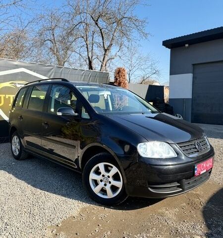 Чорний Фольксваген Туран, об'ємом двигуна 1.6 л та пробігом 224 тис. км за 5950 $, фото 1 на Automoto.ua