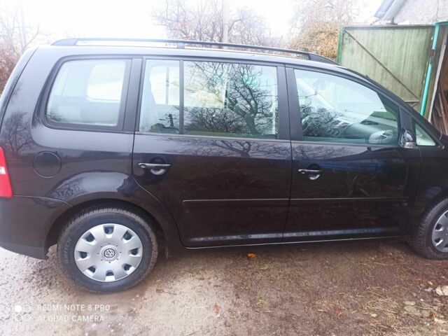 Чорний Фольксваген Туран, об'ємом двигуна 1.6 л та пробігом 350 тис. км за 6000 $, фото 1 на Automoto.ua