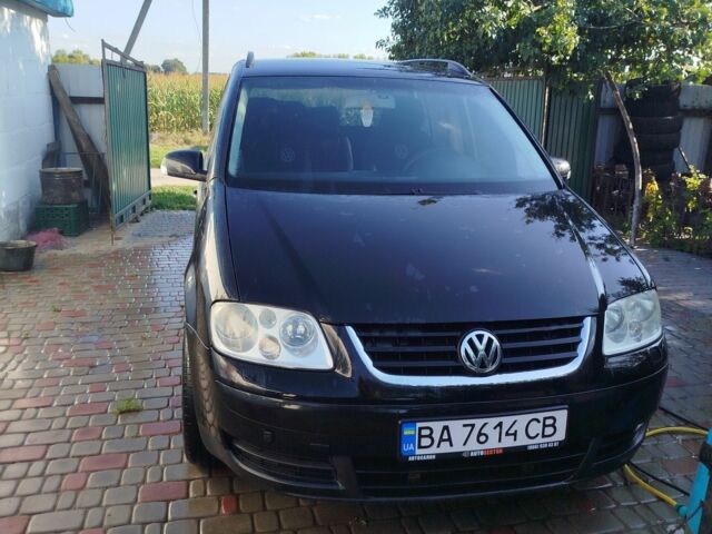 Чорний Фольксваген Туран, об'ємом двигуна 1.6 л та пробігом 300 тис. км за 4500 $, фото 1 на Automoto.ua