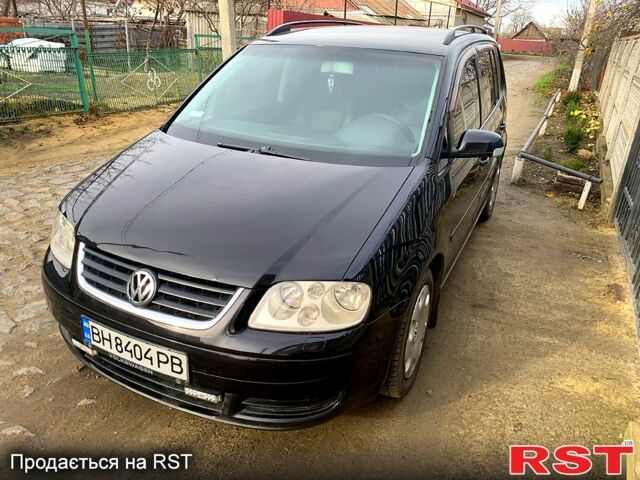 Черный Фольксваген Туран, объемом двигателя 1.6 л и пробегом 260 тыс. км за 5100 $, фото 1 на Automoto.ua