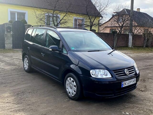 Чорний Фольксваген Туран, об'ємом двигуна 1.6 л та пробігом 205 тис. км за 5200 $, фото 1 на Automoto.ua