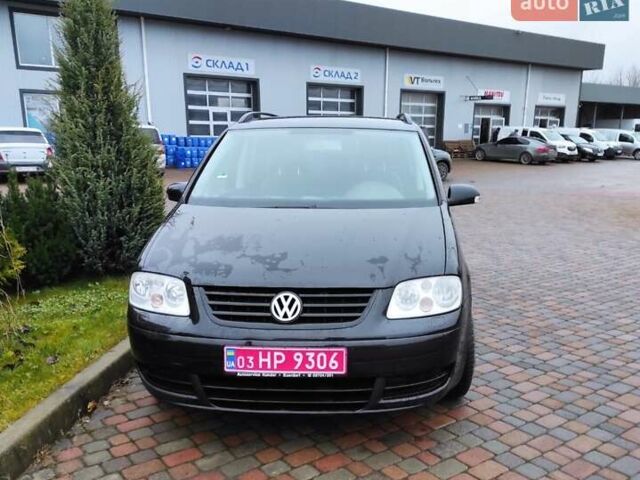 Черный Фольксваген Туран, объемом двигателя 1.6 л и пробегом 237 тыс. км за 5250 $, фото 1 на Automoto.ua