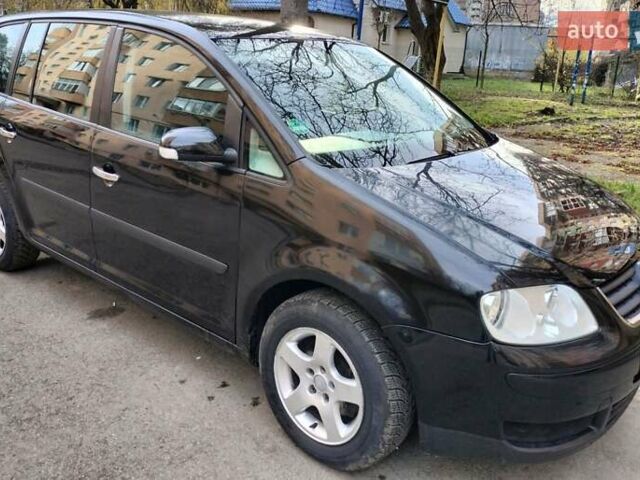 Черный Фольксваген Туран, объемом двигателя 1.6 л и пробегом 202 тыс. км за 5300 $, фото 1 на Automoto.ua