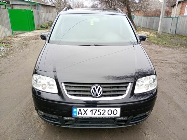 Черный Фольксваген Туран, объемом двигателя 1.6 л и пробегом 220 тыс. км за 6300 $, фото 1 на Automoto.ua