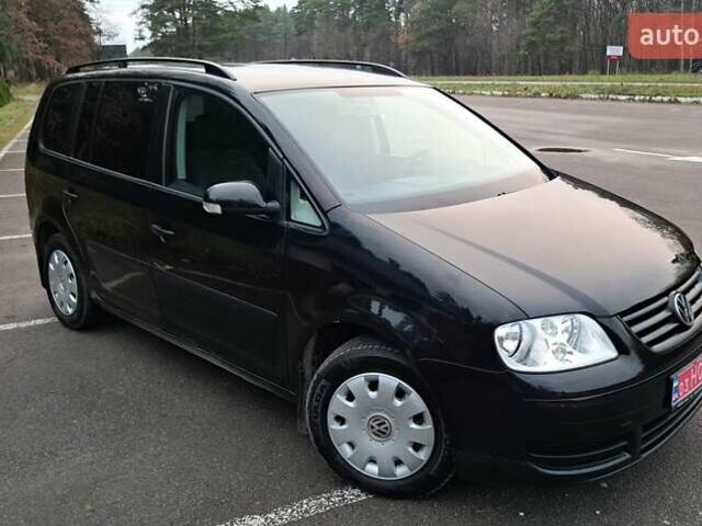Черный Фольксваген Туран, объемом двигателя 1.6 л и пробегом 240 тыс. км за 5700 $, фото 1 на Automoto.ua