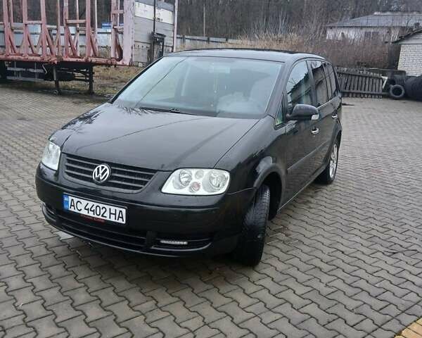 Чорний Фольксваген Туран, об'ємом двигуна 1.6 л та пробігом 293 тис. км за 4600 $, фото 1 на Automoto.ua