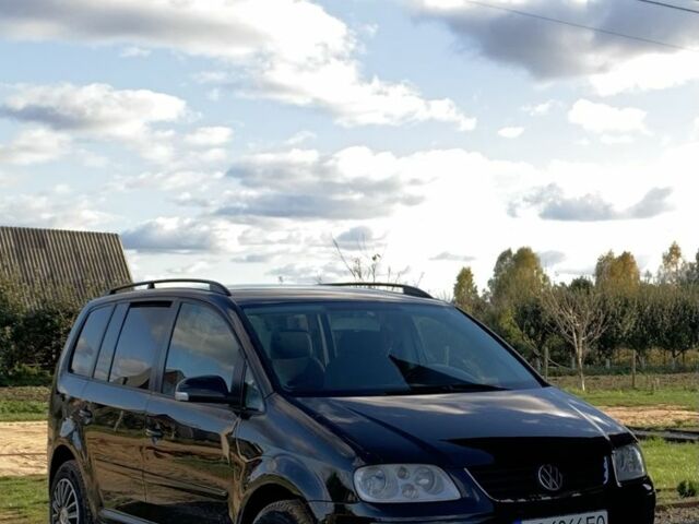 Черный Фольксваген Туран, объемом двигателя 1.9 л и пробегом 414 тыс. км за 5600 $, фото 1 на Automoto.ua