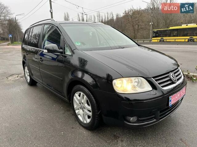 Черный Фольксваген Туран, объемом двигателя 1.6 л и пробегом 192 тыс. км за 5700 $, фото 1 на Automoto.ua