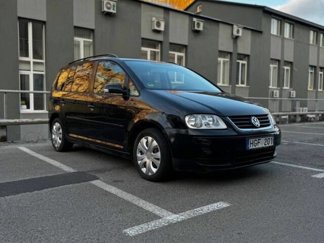 Черный Фольксваген Туран, объемом двигателя 2 л и пробегом 293 тыс. км за 2799 $, фото 1 на Automoto.ua