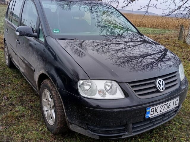 Черный Фольксваген Туран, объемом двигателя 1.6 л и пробегом 278 тыс. км за 5400 $, фото 1 на Automoto.ua