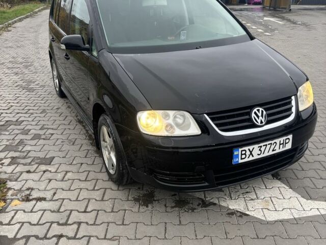 Черный Фольксваген Туран, объемом двигателя 1.6 л и пробегом 290 тыс. км за 4600 $, фото 1 на Automoto.ua