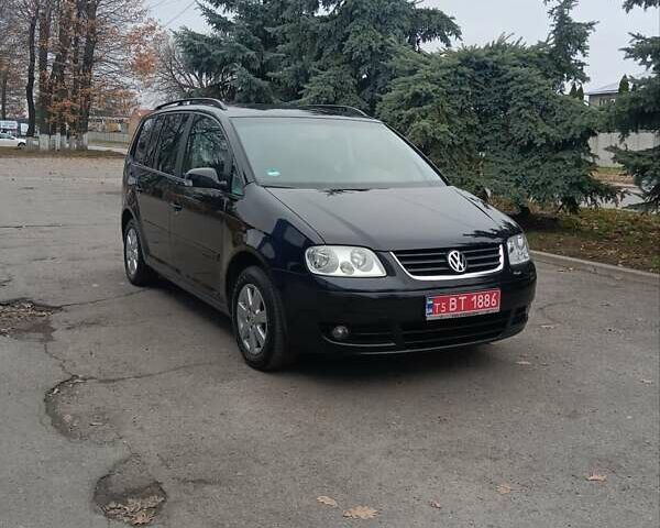 Черный Фольксваген Туран, объемом двигателя 1.6 л и пробегом 204 тыс. км за 6350 $, фото 1 на Automoto.ua