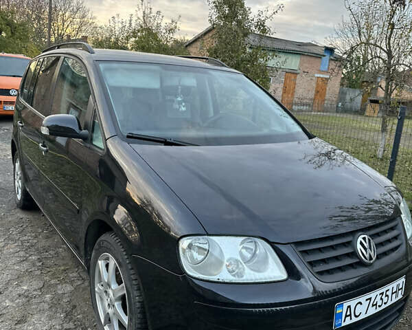 Чорний Фольксваген Туран, об'ємом двигуна 1.6 л та пробігом 295 тис. км за 5700 $, фото 1 на Automoto.ua