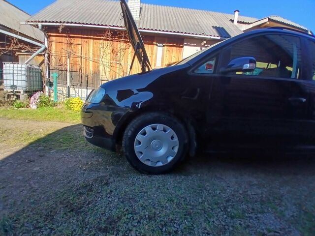 Черный Фольксваген Туран, объемом двигателя 1.9 л и пробегом 419 тыс. км за 4700 $, фото 1 на Automoto.ua