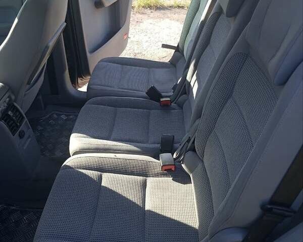 Черный Фольксваген Туран, объемом двигателя 2 л и пробегом 331 тыс. км за 3800 $, фото 1 на Automoto.ua