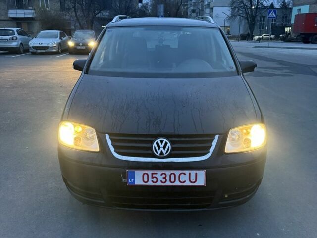 Черный Фольксваген Туран, объемом двигателя 2 л и пробегом 377 тыс. км за 2500 $, фото 1 на Automoto.ua