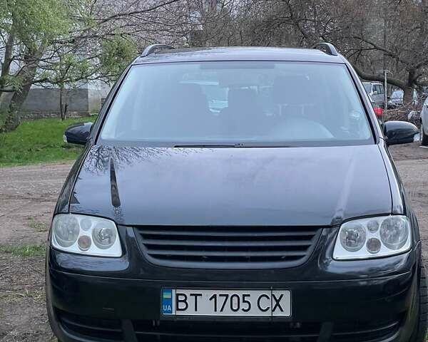 Черный Фольксваген Туран, объемом двигателя 1.97 л и пробегом 243 тыс. км за 6400 $, фото 1 на Automoto.ua