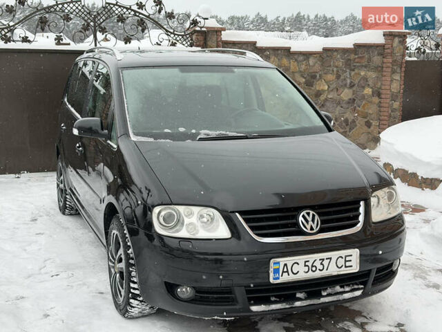 Чорний Фольксваген Туран, об'ємом двигуна 2 л та пробігом 262 тис. км за 6399 $, фото 1 на Automoto.ua