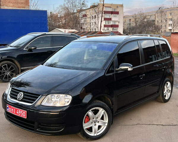 Черный Фольксваген Туран, объемом двигателя 1.6 л и пробегом 229 тыс. км за 6450 $, фото 1 на Automoto.ua