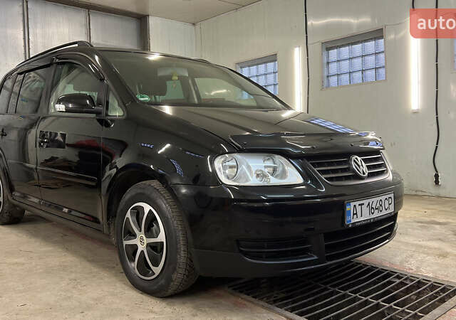Черный Фольксваген Туран, объемом двигателя 1.9 л и пробегом 419 тыс. км за 5900 $, фото 1 на Automoto.ua