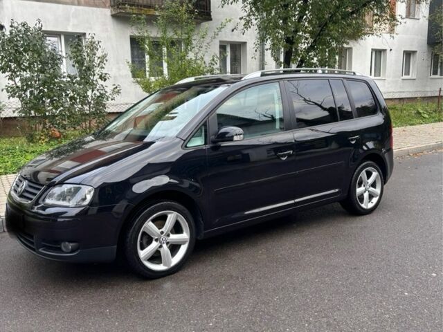 Чорний Фольксваген Туран, об'ємом двигуна 1.6 л та пробігом 207 тис. км за 7000 $, фото 1 на Automoto.ua