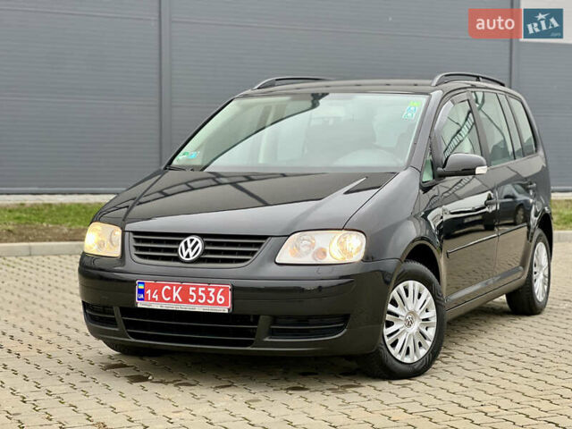 Черный Фольксваген Туран, объемом двигателя 1.6 л и пробегом 249 тыс. км за 5999 $, фото 1 на Automoto.ua