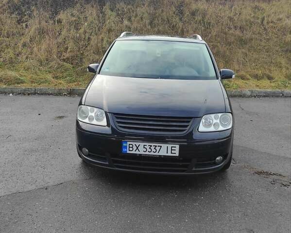 Черный Фольксваген Туран, объемом двигателя 2 л и пробегом 301 тыс. км за 6700 $, фото 1 на Automoto.ua