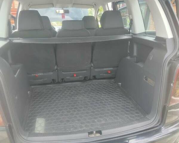 Черный Фольксваген Туран, объемом двигателя 1.6 л и пробегом 240 тыс. км за 6000 $, фото 1 на Automoto.ua