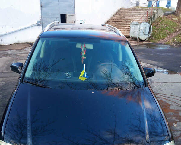 Черный Фольксваген Туран, объемом двигателя 2 л и пробегом 280 тыс. км за 5300 $, фото 1 на Automoto.ua