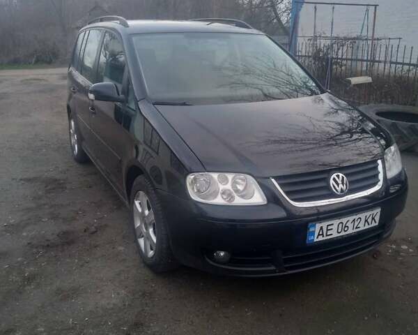 Черный Фольксваген Туран, объемом двигателя 1.6 л и пробегом 280 тыс. км за 5500 $, фото 1 на Automoto.ua