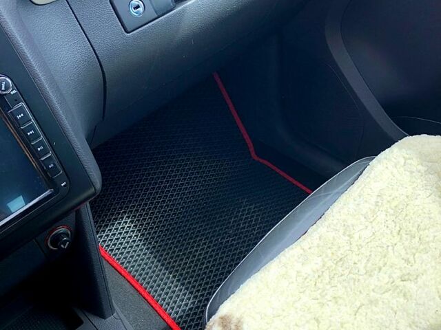 Черный Фольксваген Туран, объемом двигателя 2 л и пробегом 220 тыс. км за 7500 $, фото 1 на Automoto.ua