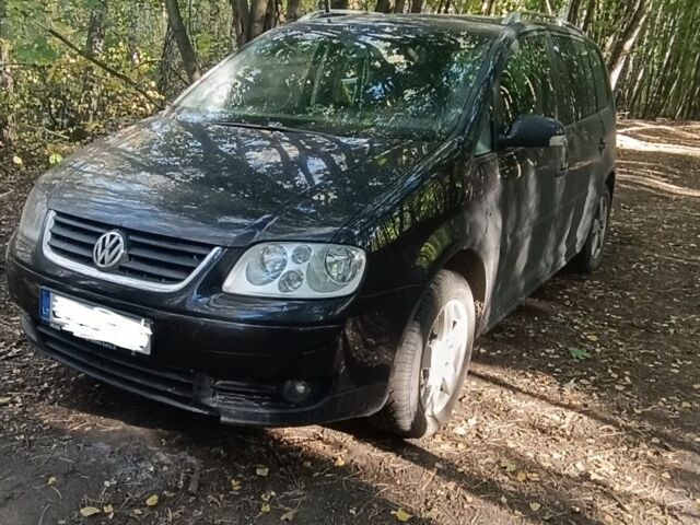 Чорний Фольксваген Туран, об'ємом двигуна 2 л та пробігом 470 тис. км за 3141 $, фото 1 на Automoto.ua